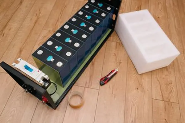 LiFePO4 Battery or Lead-Acid Battery
