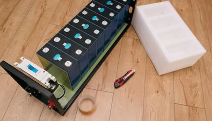 LiFePO4 Battery or Lead-Acid Battery
